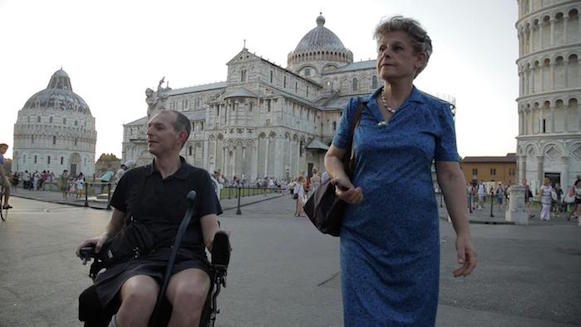 Simonetta Agnello Hornby  e il figlio George raccontano l’Italia vista da una sedie a rotelle
