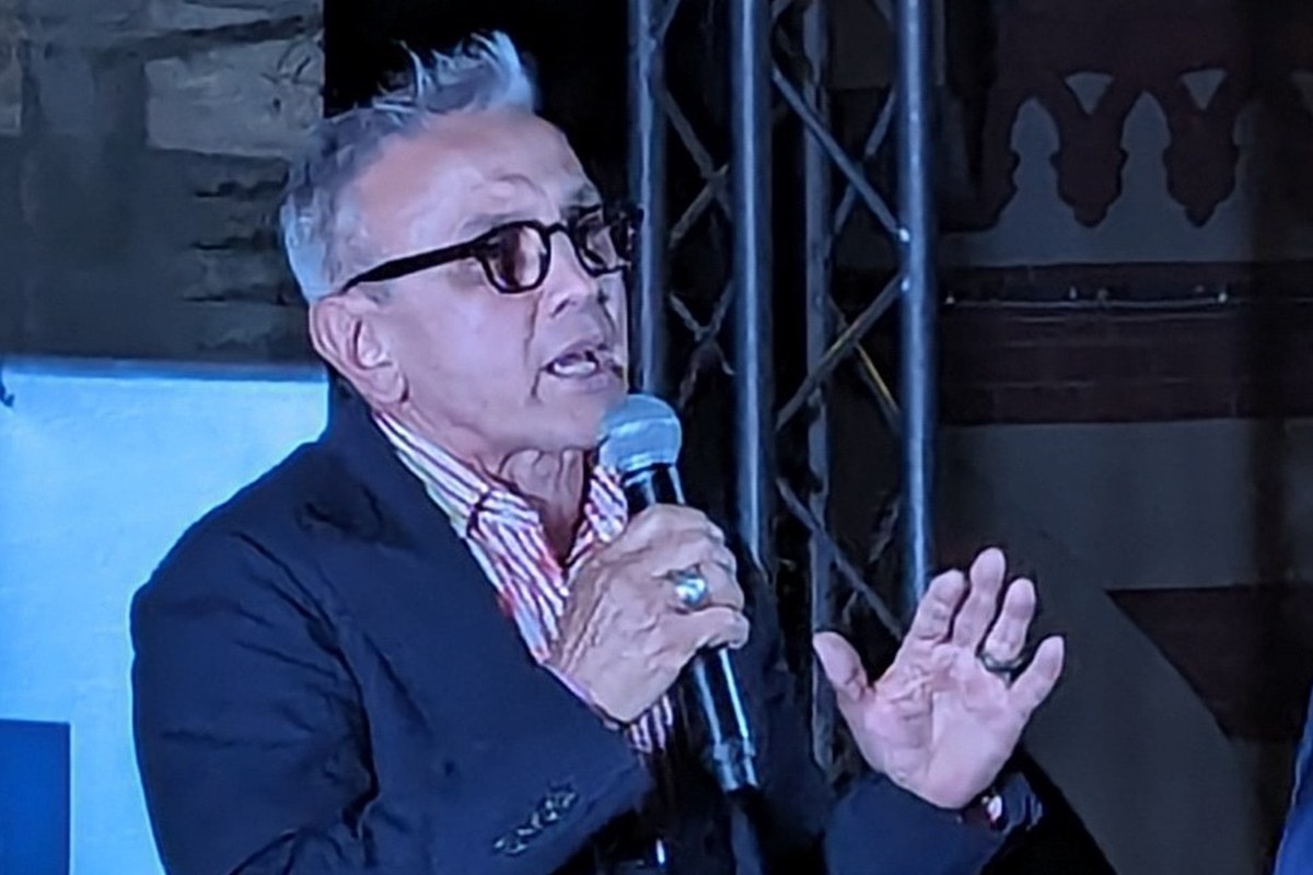 MasterChef Italia - lo chef e giudice Bruno Barbieri sul palco di un evento a Vercelli, 2025