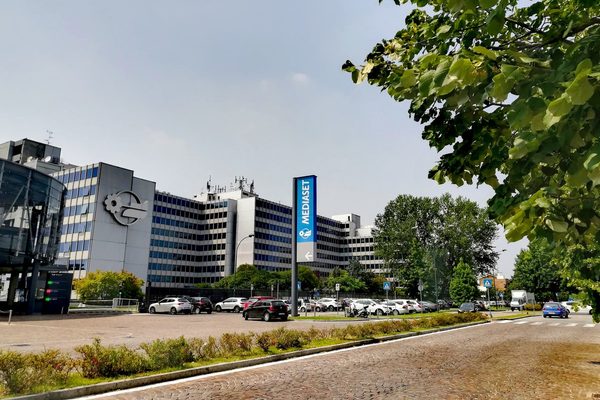 Pier Silvio Berlusconi - il centro di produzione Mediaset di Cologno Monzese con l'insegna all'ingresso